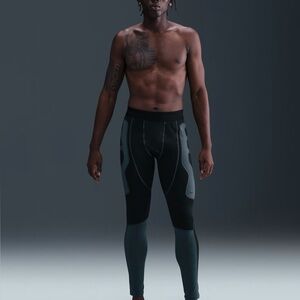 Nike Tech
Men's Therma-FIT Base Layer Tights